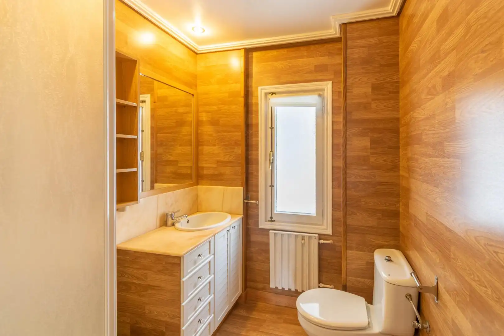 Baño de Piso en venta en  Pamplona / Iruña con Calefacción, Amueblado y Balcón