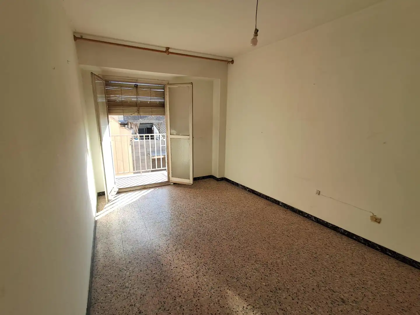 Piso con terraza en venta en Instituts - Universitat, imagen 3