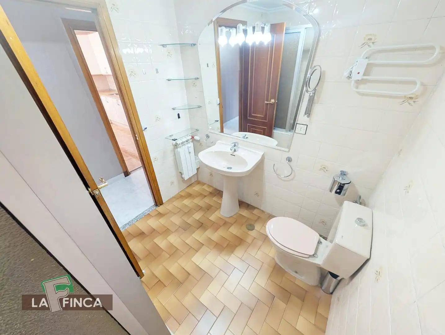 Bathroom of Flat for sale in Oviedo   with Heating and Parquet flooring