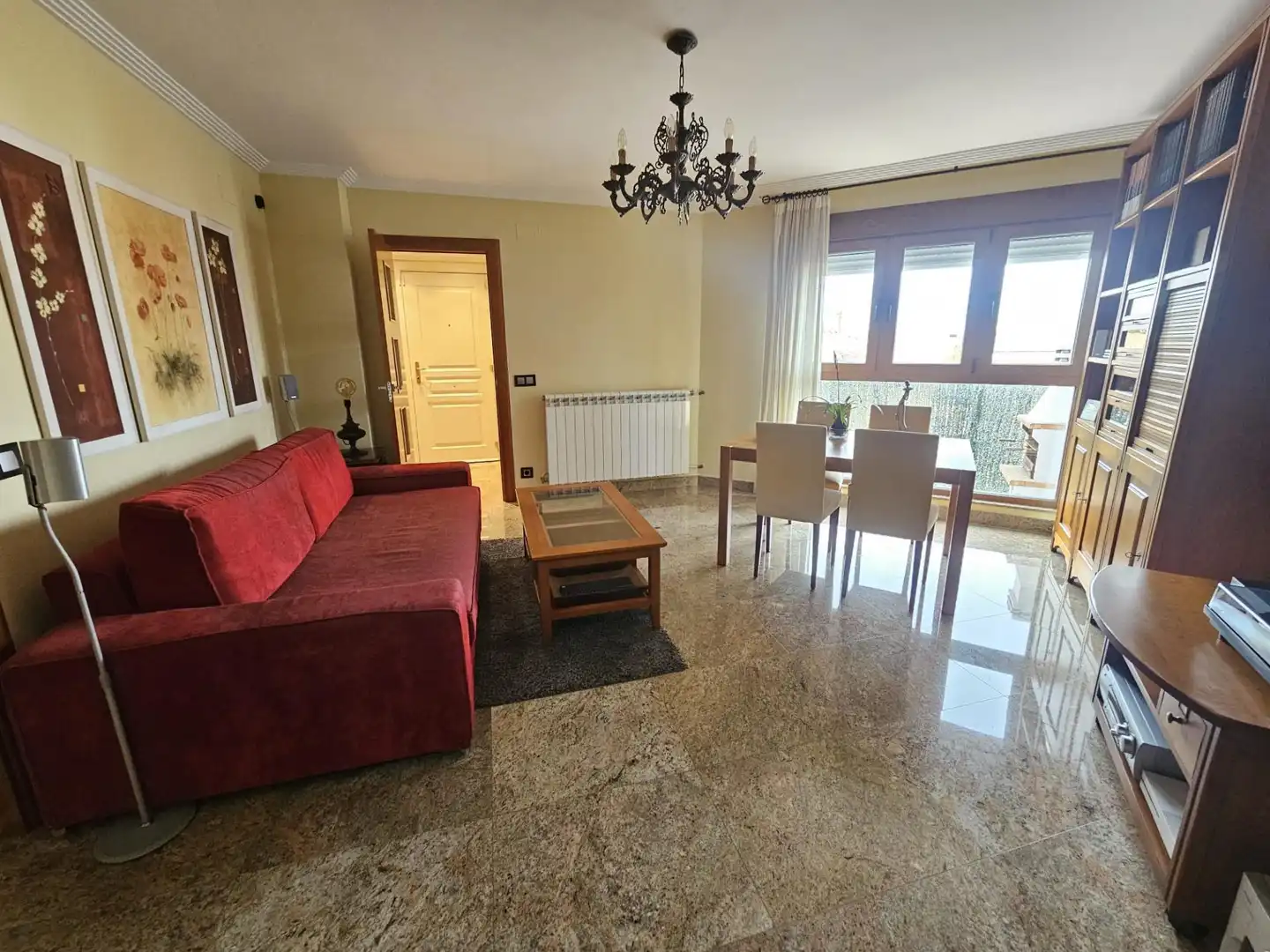 Sala d'estar de Casa adosada en venda en Villamayor amb Calefacció, Parquet i Traster