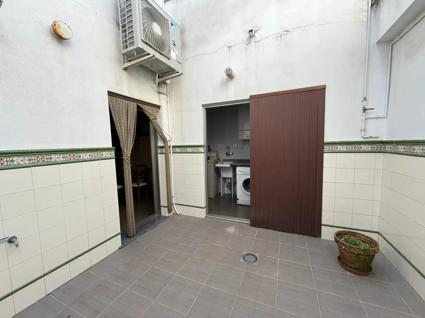 Terrasse von Einfamilien-Reihenhaus zum Verkauf in La Pobla del Duc mit Klimaanlage, Heizung und Terrasse
