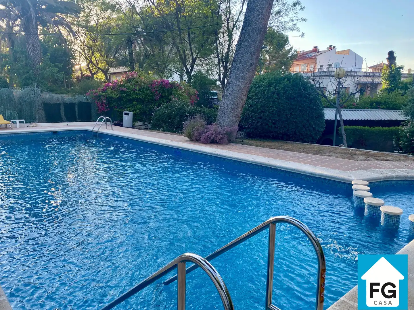 Swimming pool of Flat for sale in Murcia