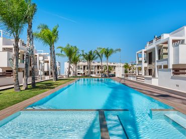 Bungalow con piscina en venta en Calle Zv 54