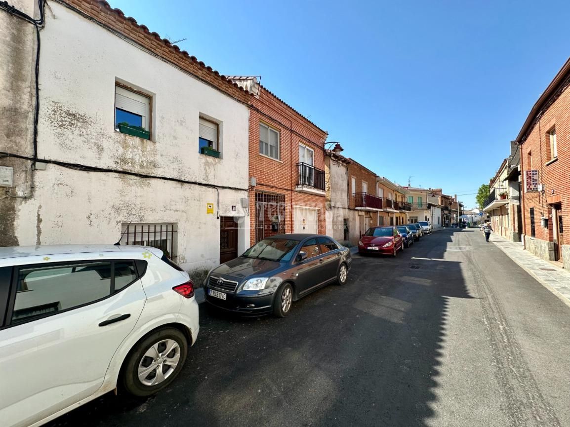 Exterior view of Single-family semi-detached for sale in Marchamalo