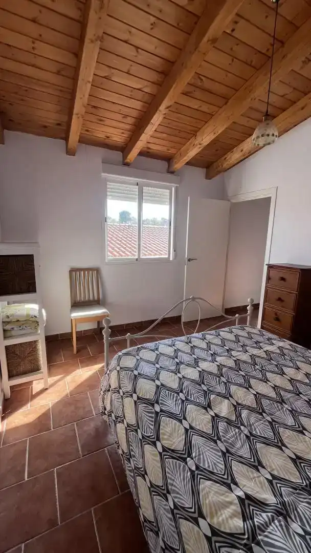 Dormitori de Casa adosada en venda en Santa Marta de Magasca amb Aire condicionat, Jardí privat i Traster