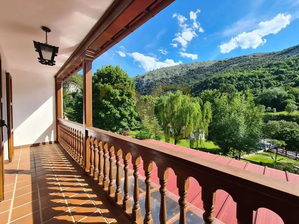 Terrassa de Casa o xalet en venda en Peñamellera Alta amb Calefacció, Jardí privat i Terrassa