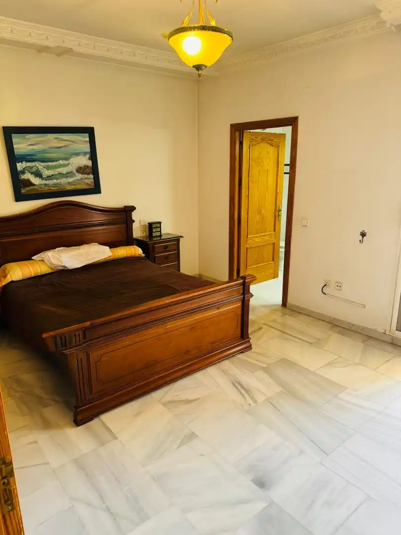Dormitori de Casa adosada en venda en La Rinconada amb Aire condicionat, Jardí privat i Terrassa
