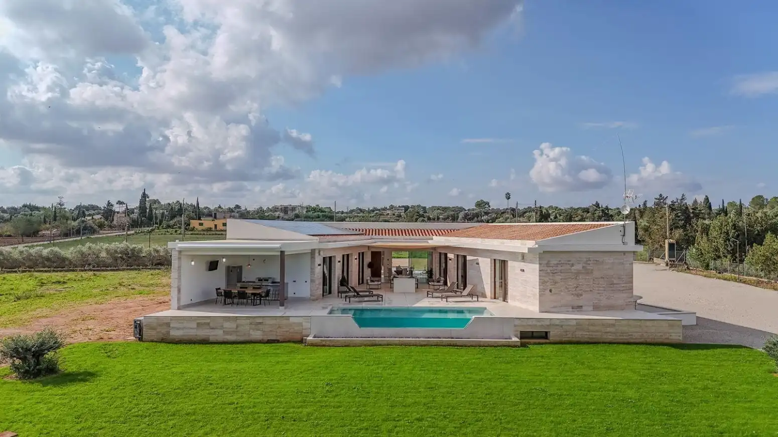 Vista exterior de Casa o xalet de lloguer en Muro amb Aire condicionat, Calefacció i Jardí privat