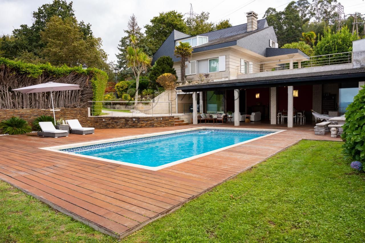 Swimming pool of House or chalet for sale in Vigo   with Heating, Private garden and Parquet flooring