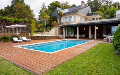 Piscina de Casa o xalet en venda en Vigo  amb Terrassa i Piscina