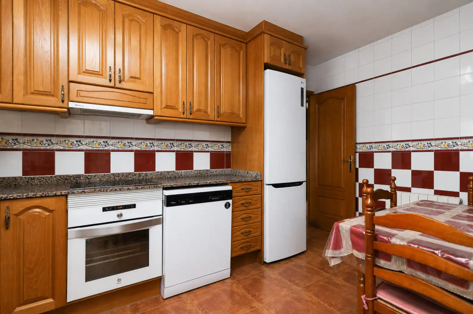 Cocina de Casa o chalet en venta en Sant Andreu de la Barca con Calefacción, Jardín privado y Terraza
