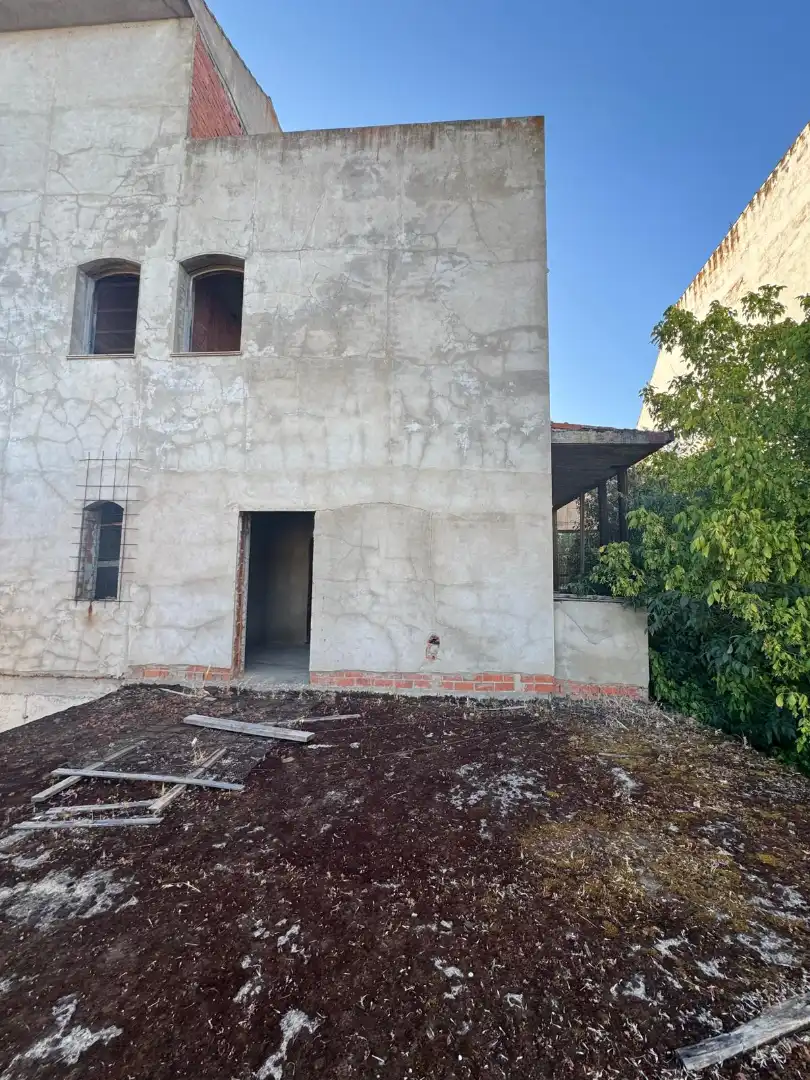 Vista exterior de Casa o xalet en venda en Castuera amb Jardí privat, Terrassa i Traster