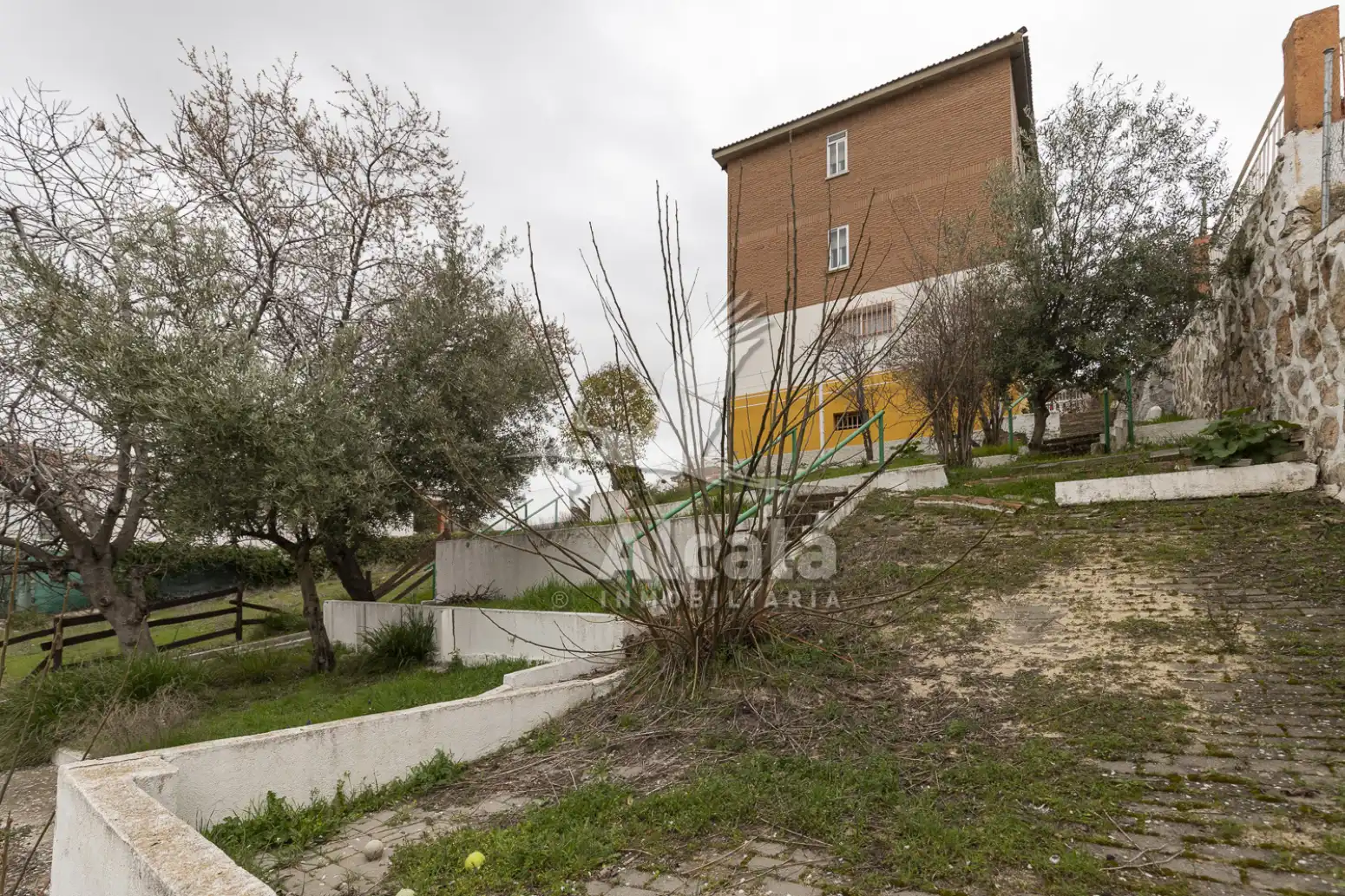Vista exterior de Casa o xalet en venda en Villalbilla amb Aire condicionat, Calefacció i Jardí privat