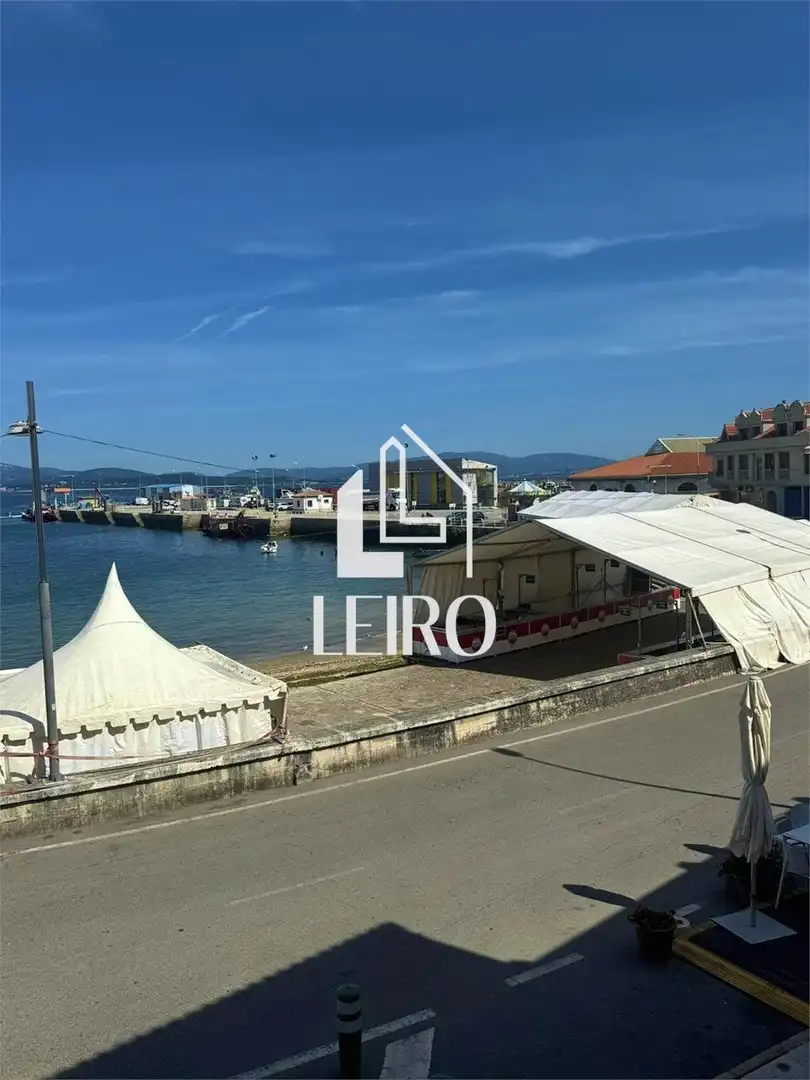 Vista exterior de Casa adosada en venda en A Illa de Arousa  amb Calefacció, Terrassa i Moblat