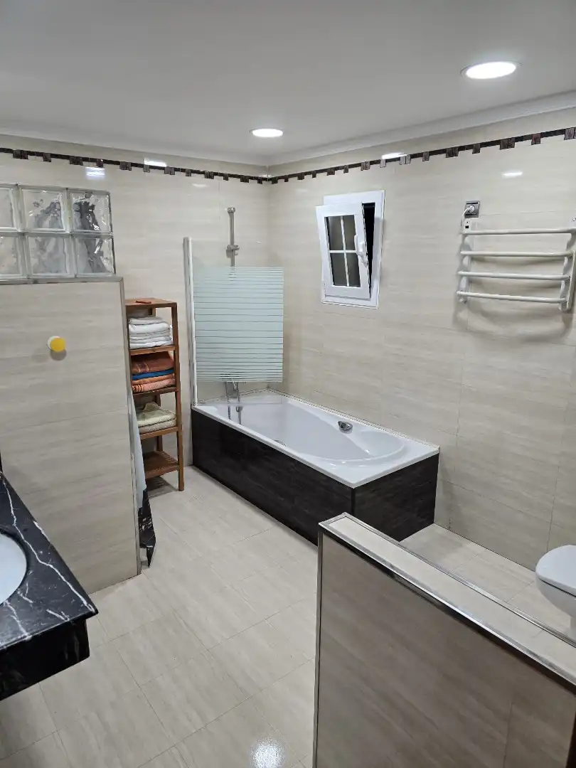 Baño de Casa o chalet en venta en Benalmádena con Aire acondicionado, Jardín privado y Terraza