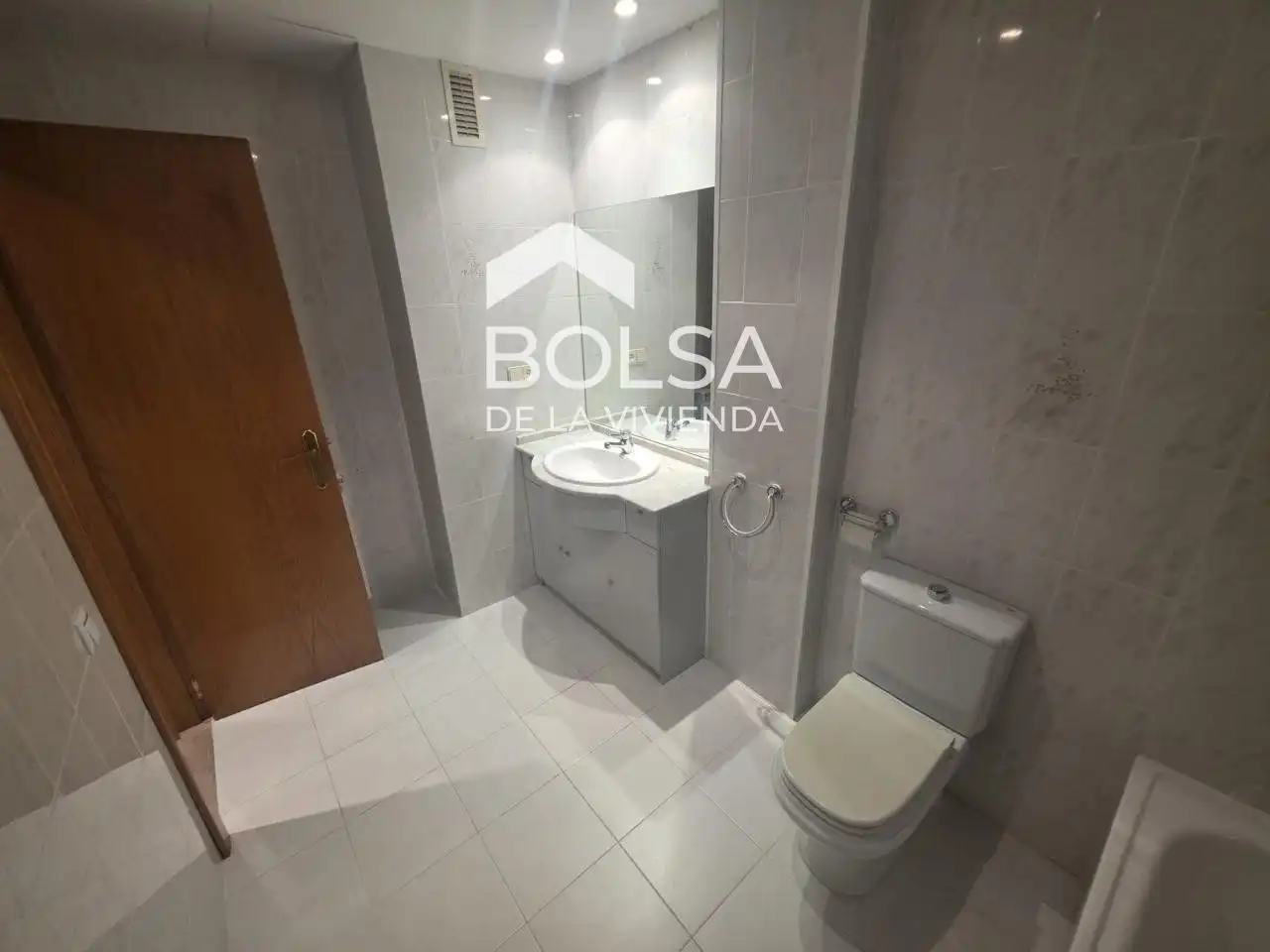 Bany de Pis en venda en Manresa amb Aire condicionat, Calefacció i Terrassa
