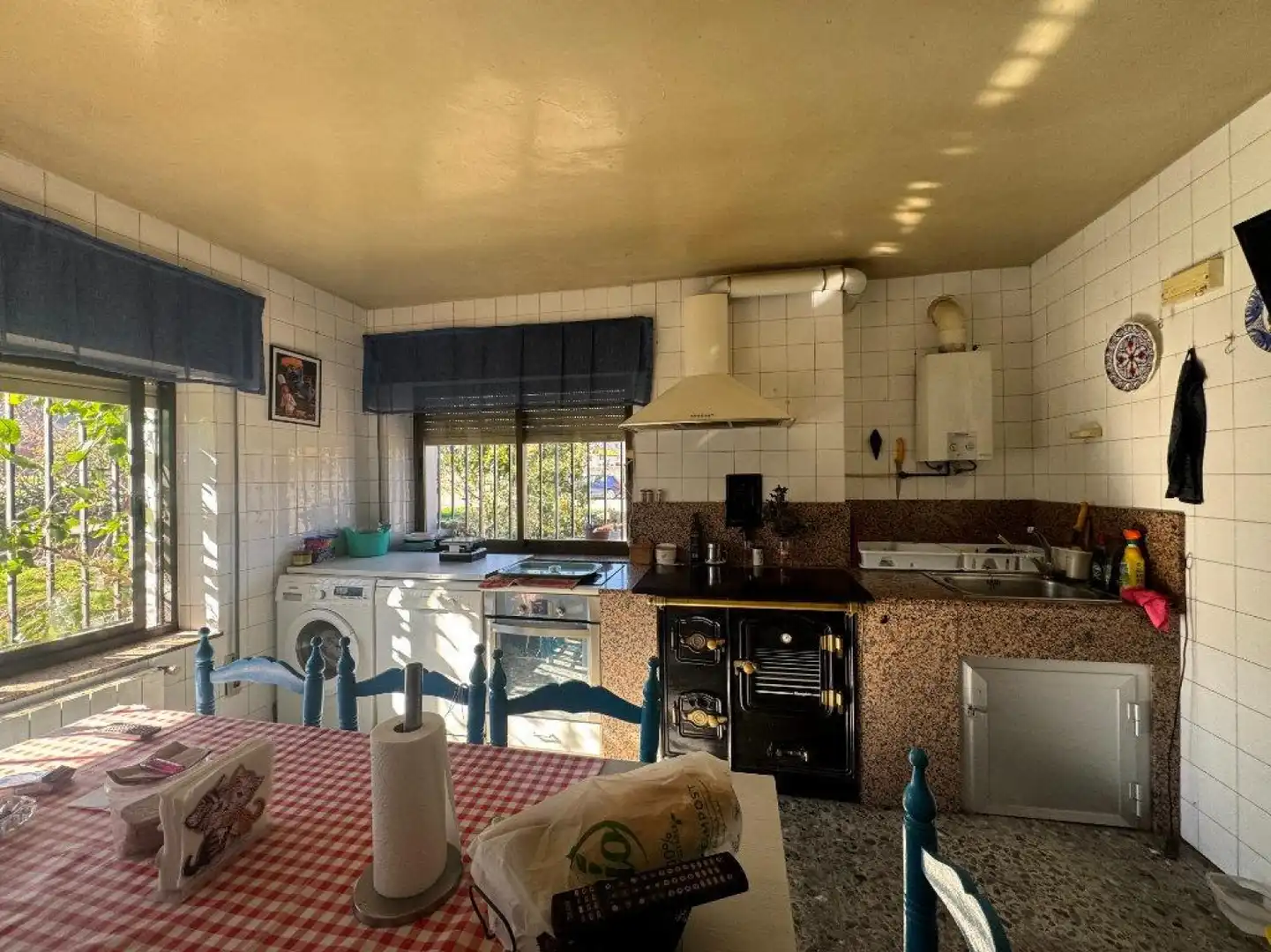 Cuina de Casa o xalet en venda en Cabezón de la Sal amb Calefacció, Jardí privat i Terrassa