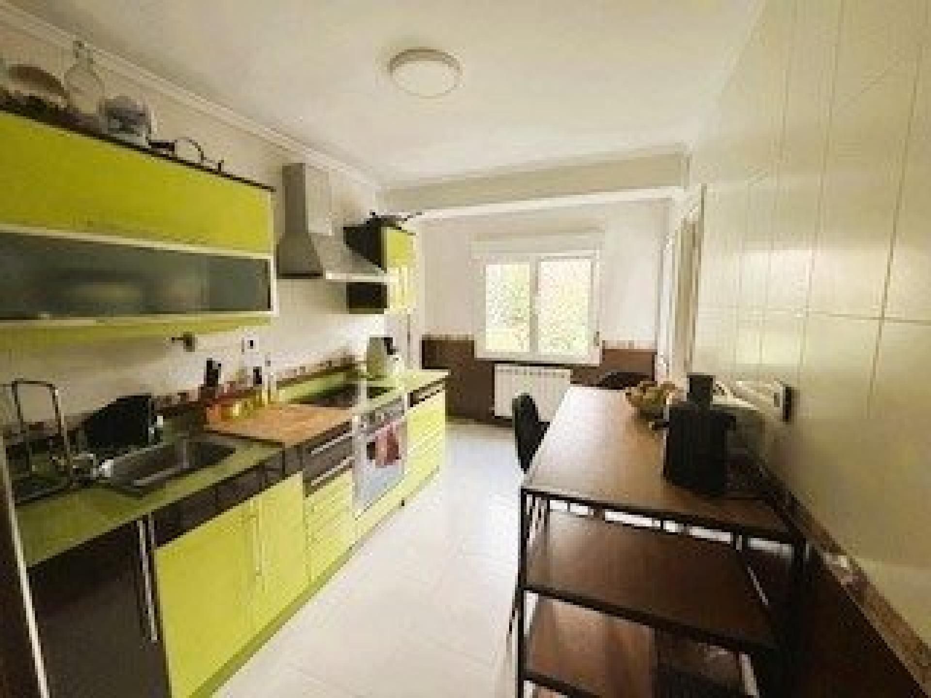 Cuina de Pis en venda en Pravia amb Calefacció, Terrassa i Balcó