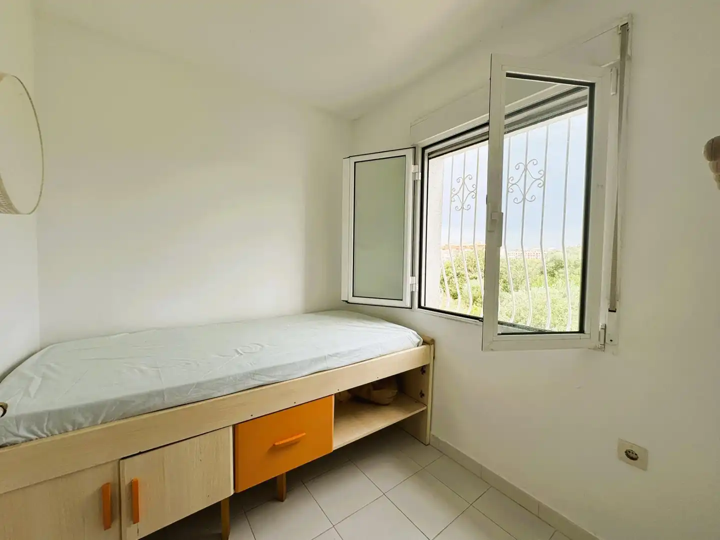 Schlafzimmer von Einfamilien-Reihenhaus zum Verkauf in Dénia mit Klimaanlage, Privatgarten und Terrasse