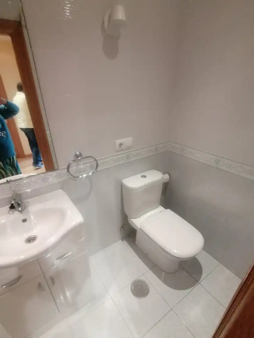 Baño de Piso de alquiler en Oeste