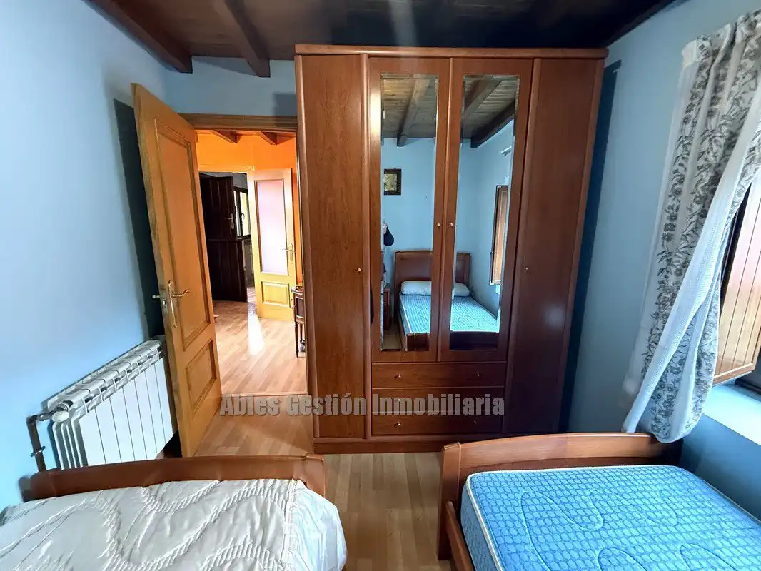 Schlafzimmer von Haus oder Chalet zum Verkauf in Quirós mit Heizung und Abstellraum