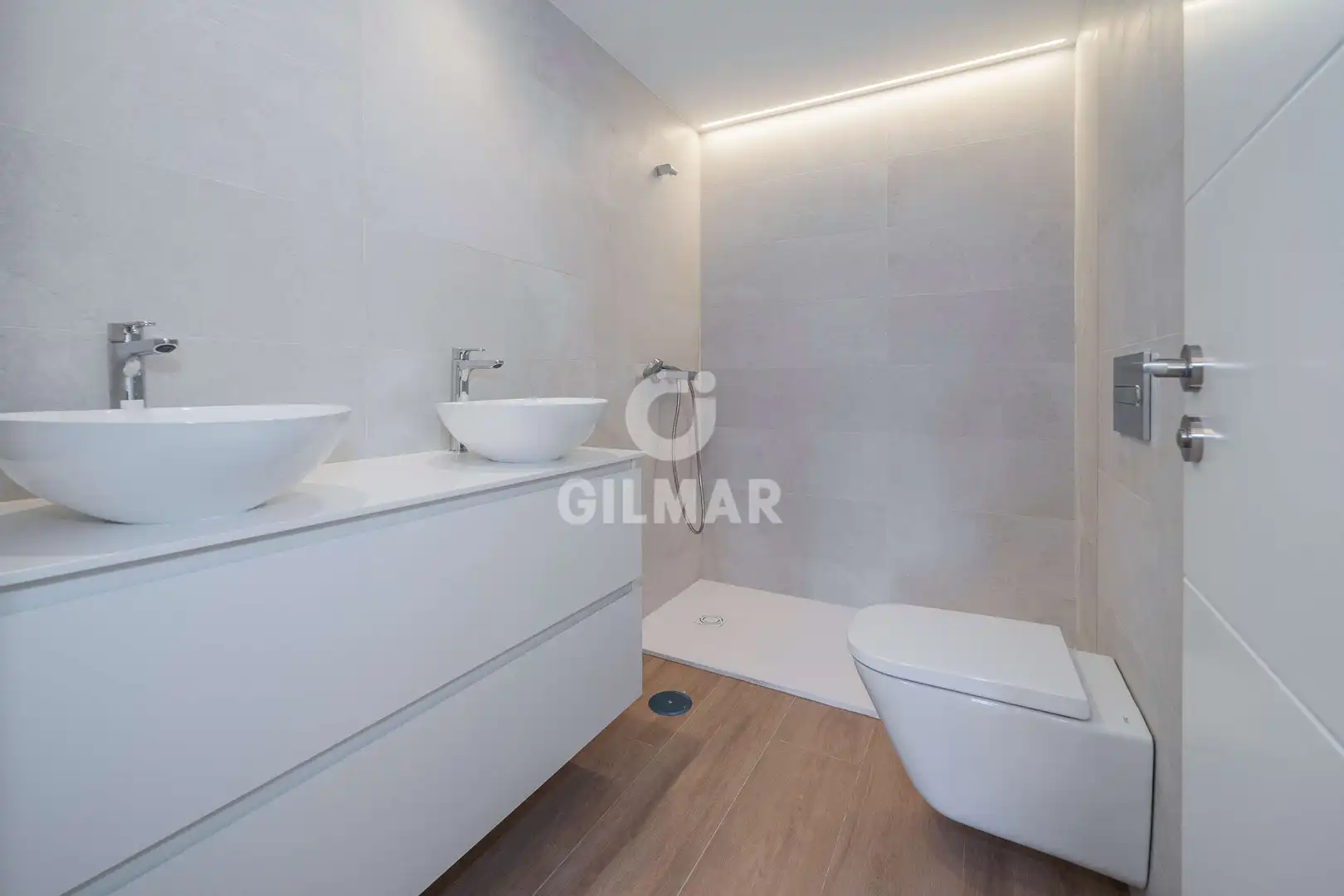 Bany de Planta baixa en venda en Madrid amb Calefacció, Jardí privat i Traster