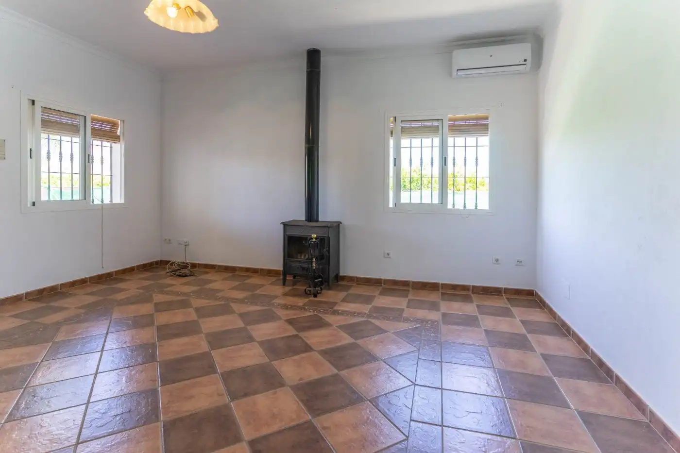 Haus oder Chalet zum Verkauf in Alhaurín El Grande mit Klimaanlage, Privatgarten und Terrasse