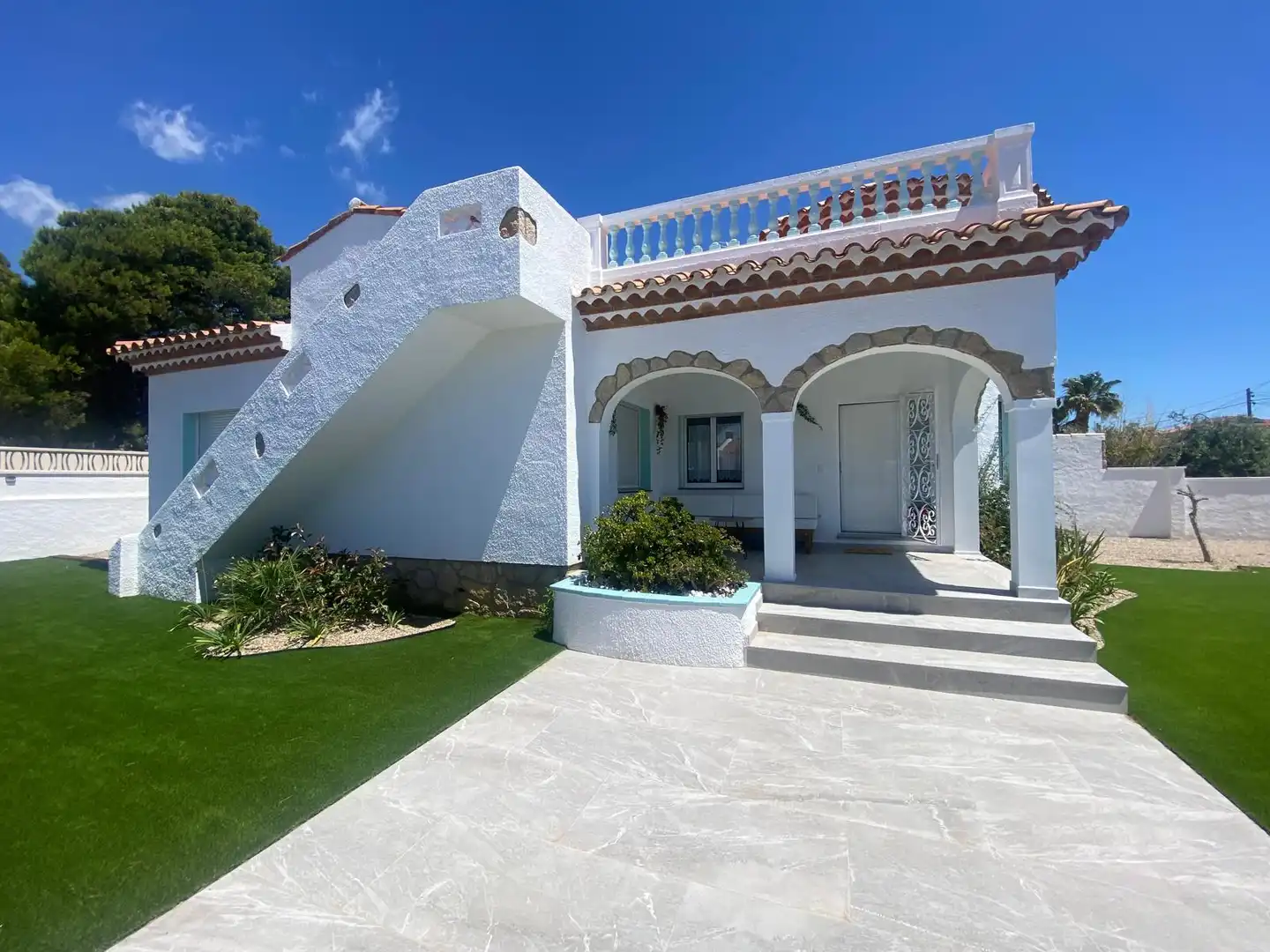 Vista exterior de Casa o xalet de lloguer en Mont-roig del Camp amb Aire condicionat, Calefacció i Jardí privat