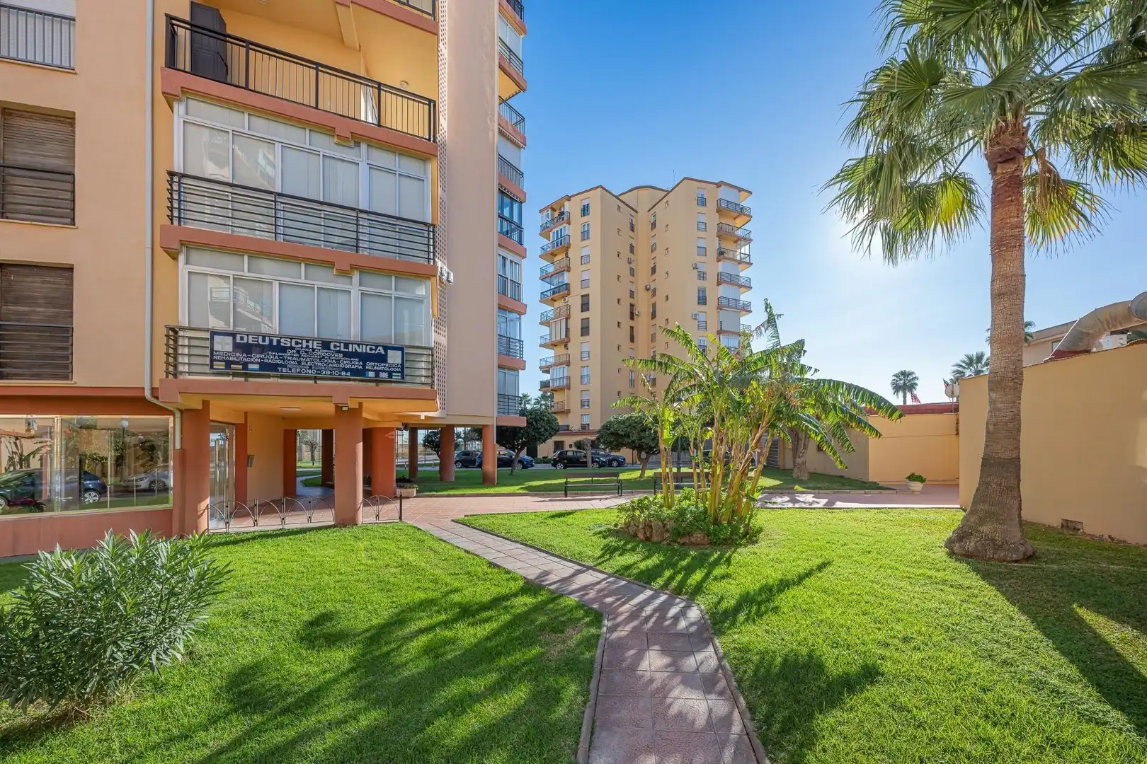 Vista exterior de Pis en venda en Torremolinos amb Aire condicionat, Calefacció i Jardí privat