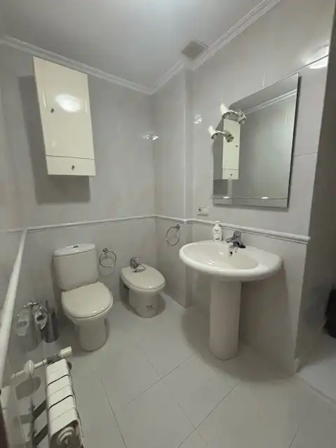 Bathroom of Flat for rent in Ferrol  with Heating, Parquet flooring and Storage room