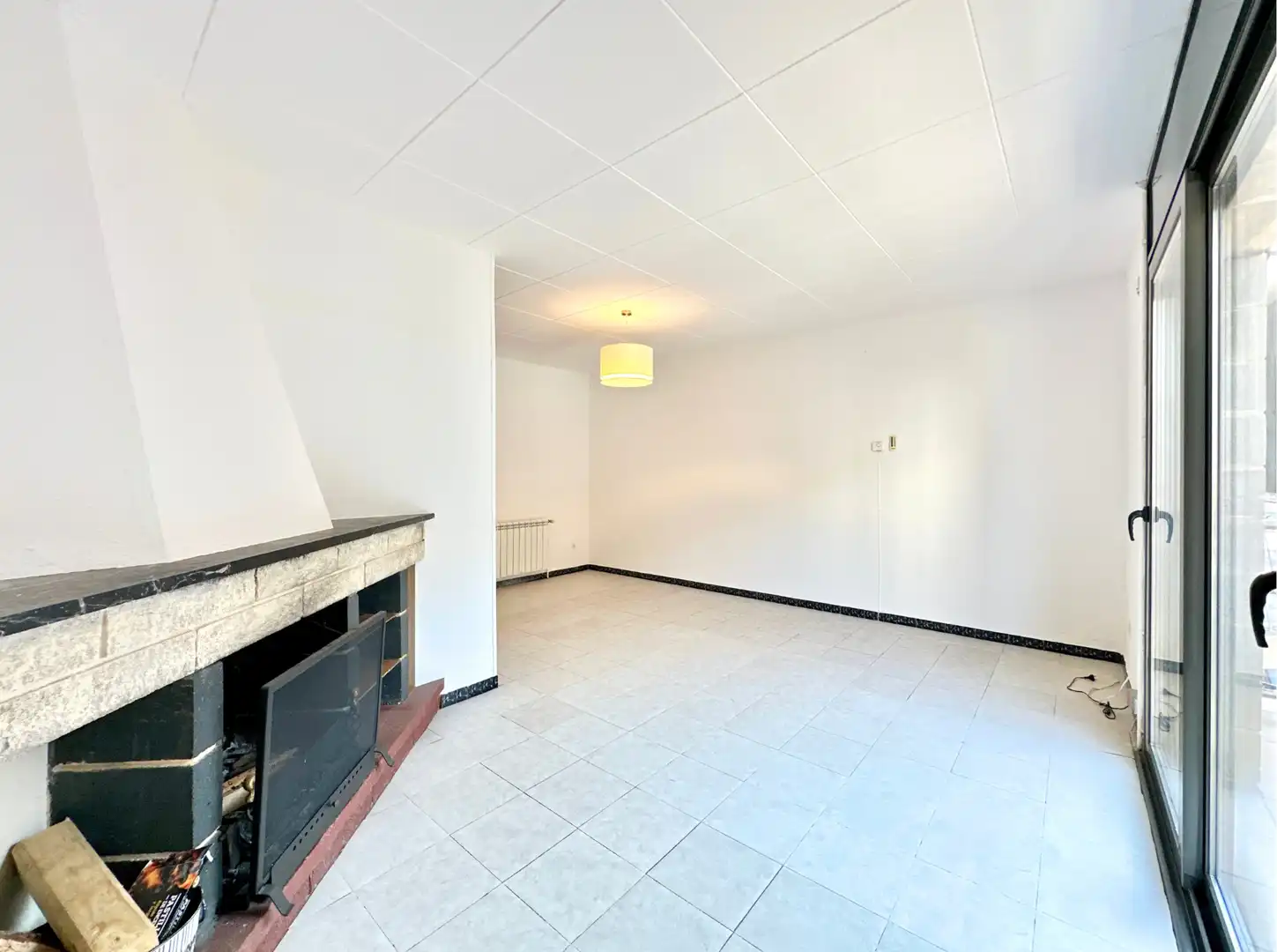 Sala de estar de Casa adosada en venta en Manlleu con Aire acondicionado, Jardín privado y Terraza