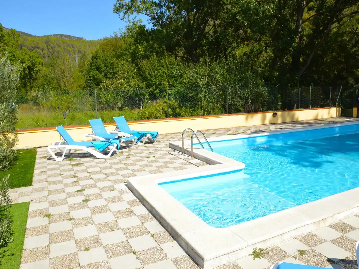 Piscina de Casa adosada en venda en Sant Llorenç de la Muga amb Jardí privat, Terrassa i Traster