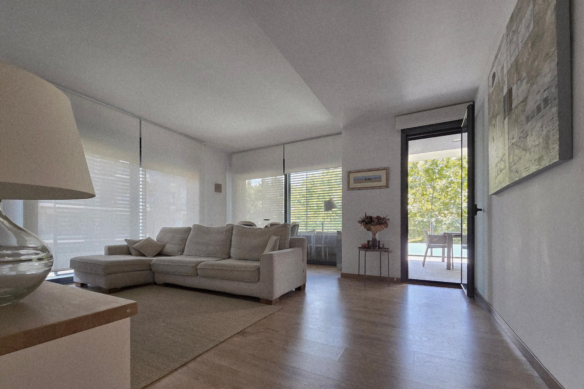 Living room of Flat for sale in Sant Cugat del Vallès  with Heating, Private garden and Parquet flooring