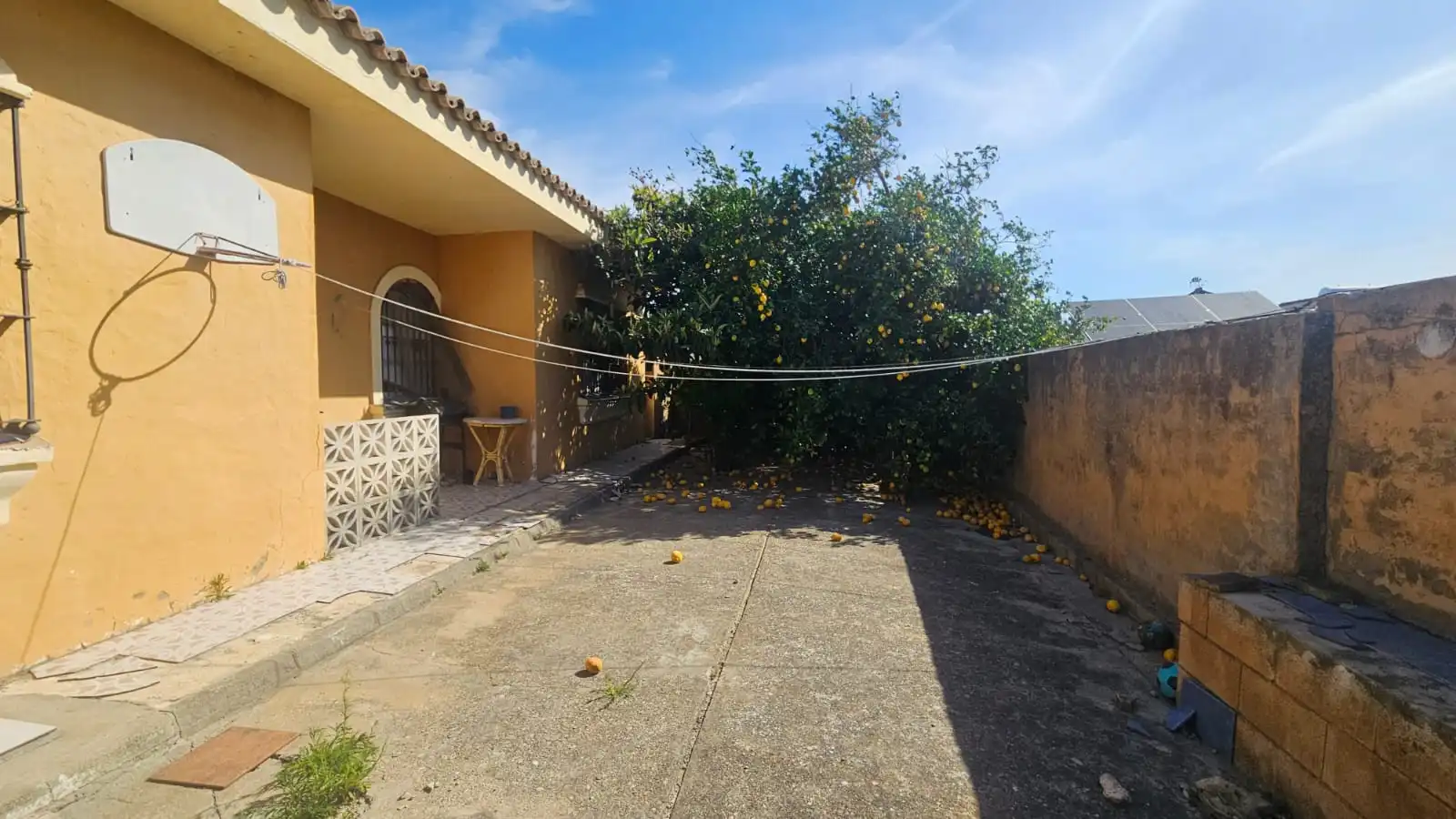 Vista exterior de Casa o xalet en venda en El Puerto de Santa María amb Jardí privat