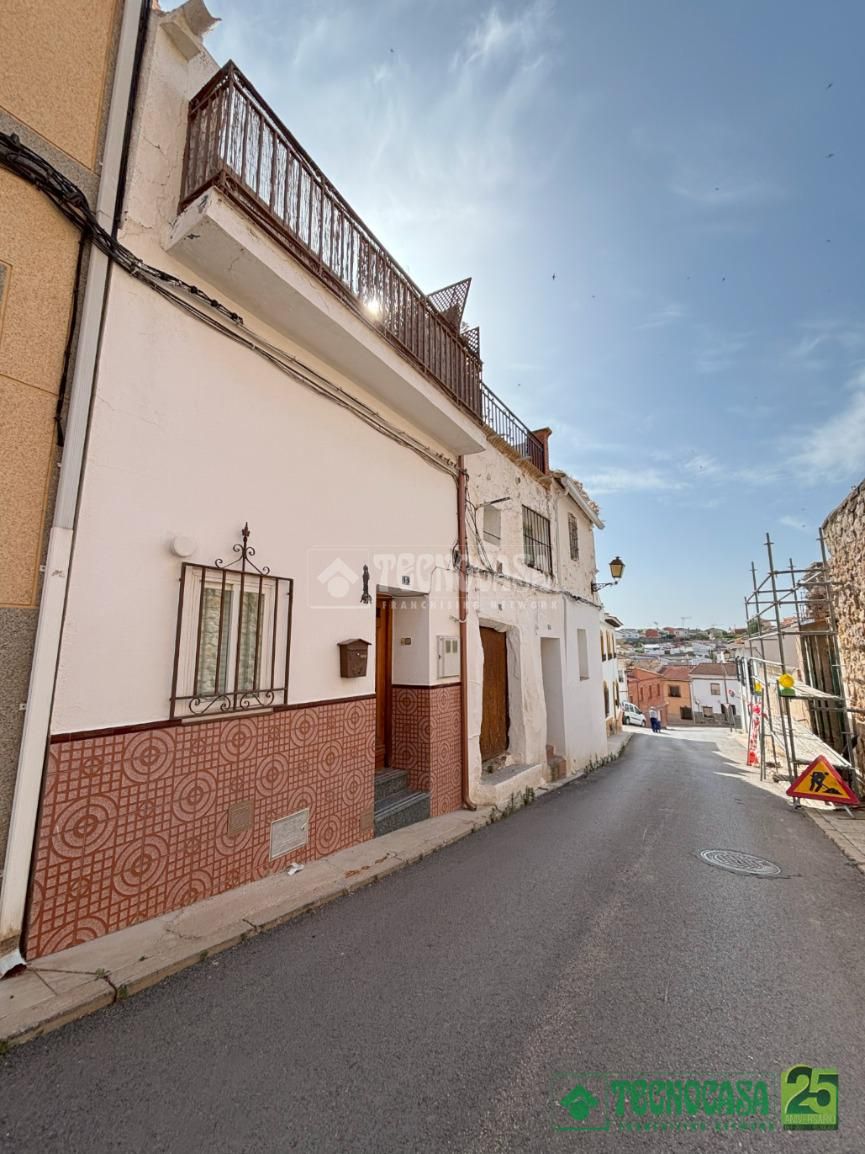 Vista exterior de Casa adosada en venda en Horcajo de Santiago amb Calefacció, Terrassa i Moblat