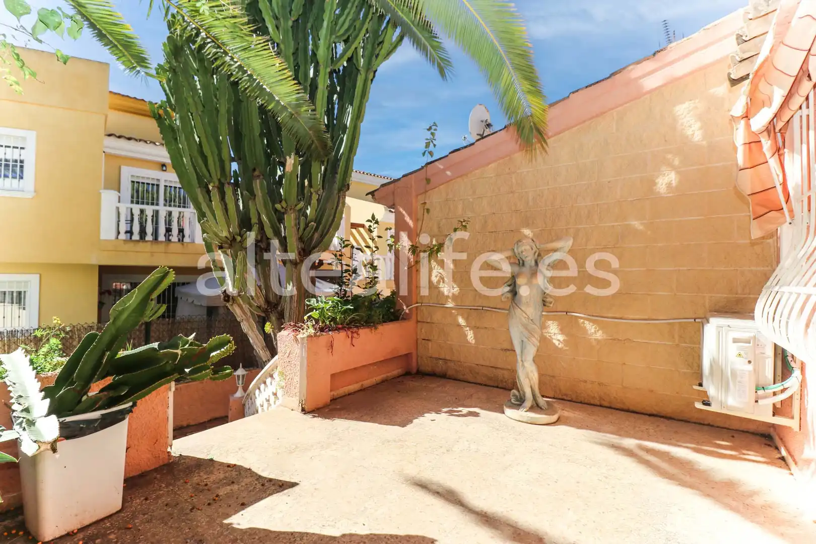 Exterior view of Houses for sale in L'Alfàs del Pi  with Air Conditioner, Heating and Private garden
