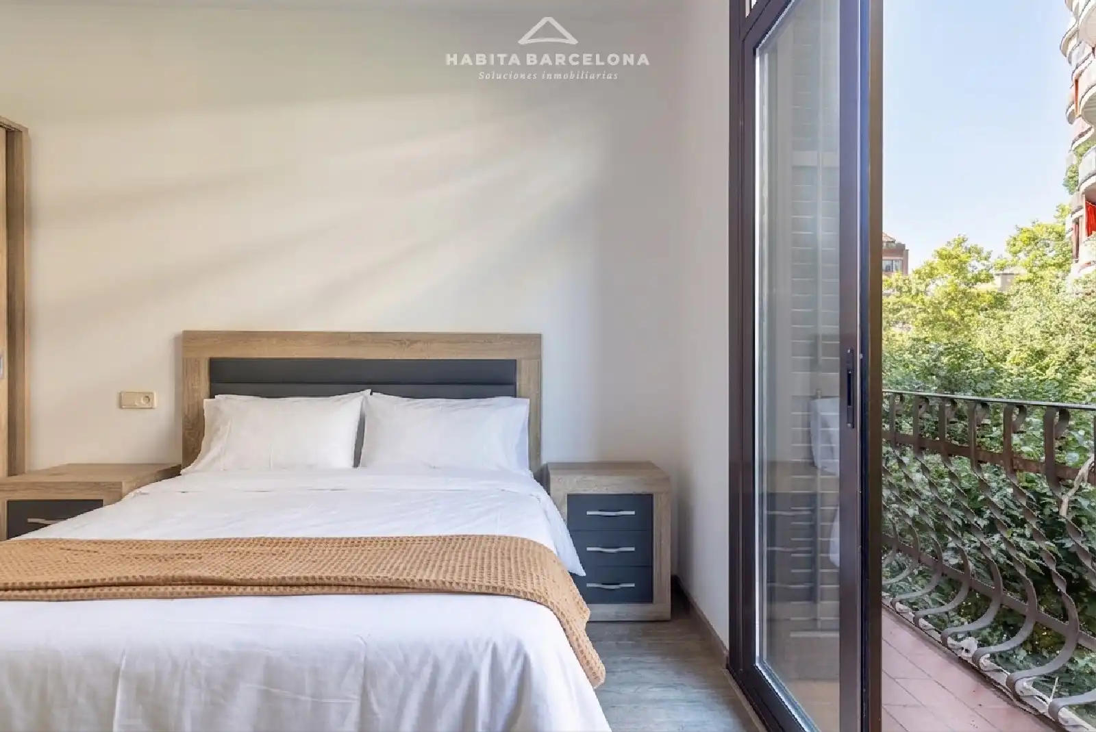 Schlafzimmer von Wohnung zum Verkauf in Barcelona mit Klimaanlage, Heizung und Parkett
