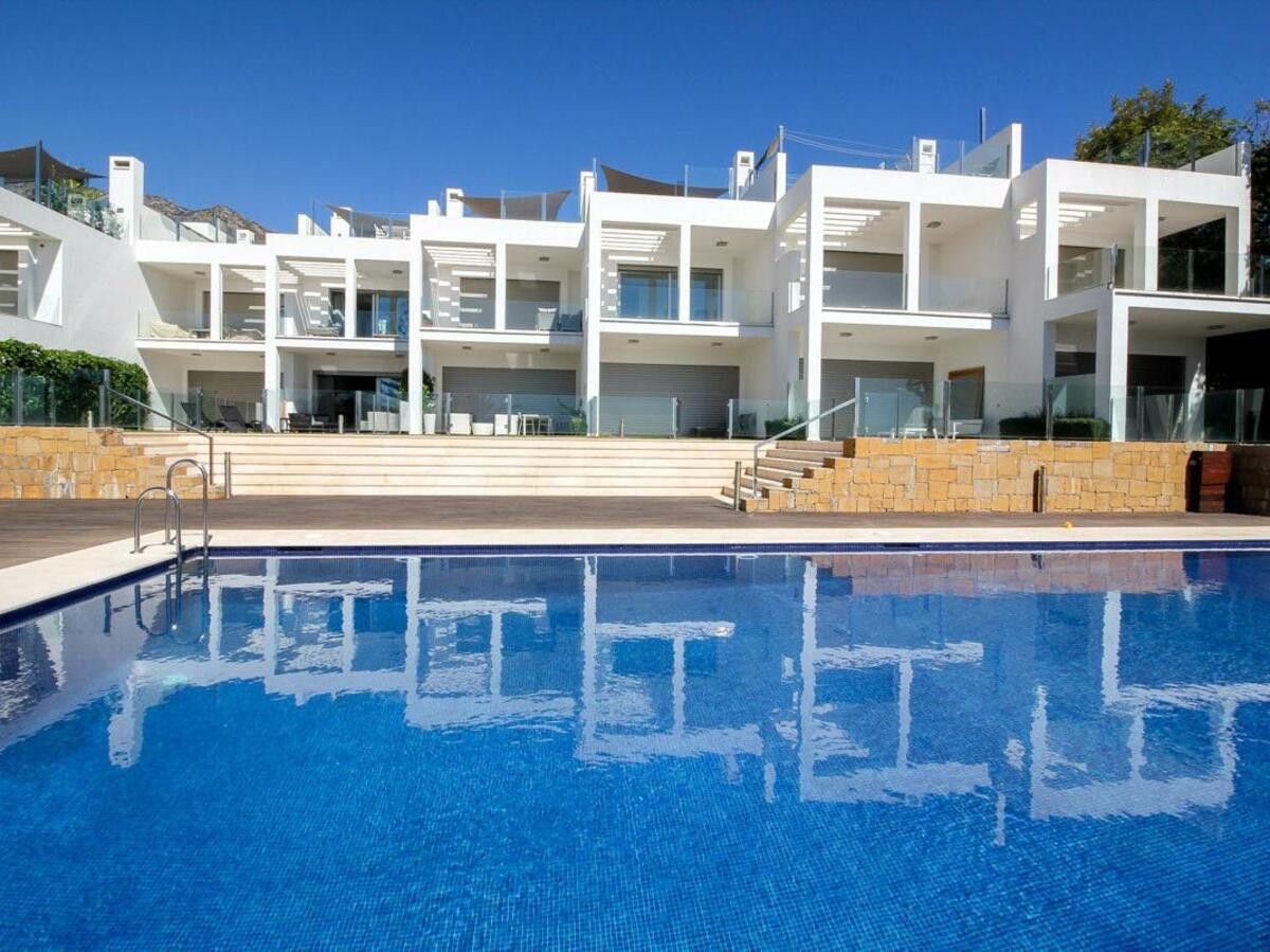Swimming pool of Single-family semi-detached to rent in Marbella  with Air Conditioner, Terrace and Swimming Pool