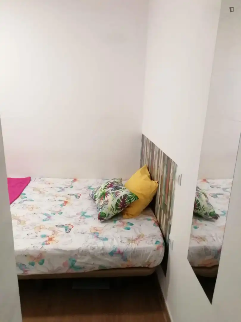 Habitación de Casa o chalet para compartir en Madrid con Aire acondicionado, Calefacción y Amueblado