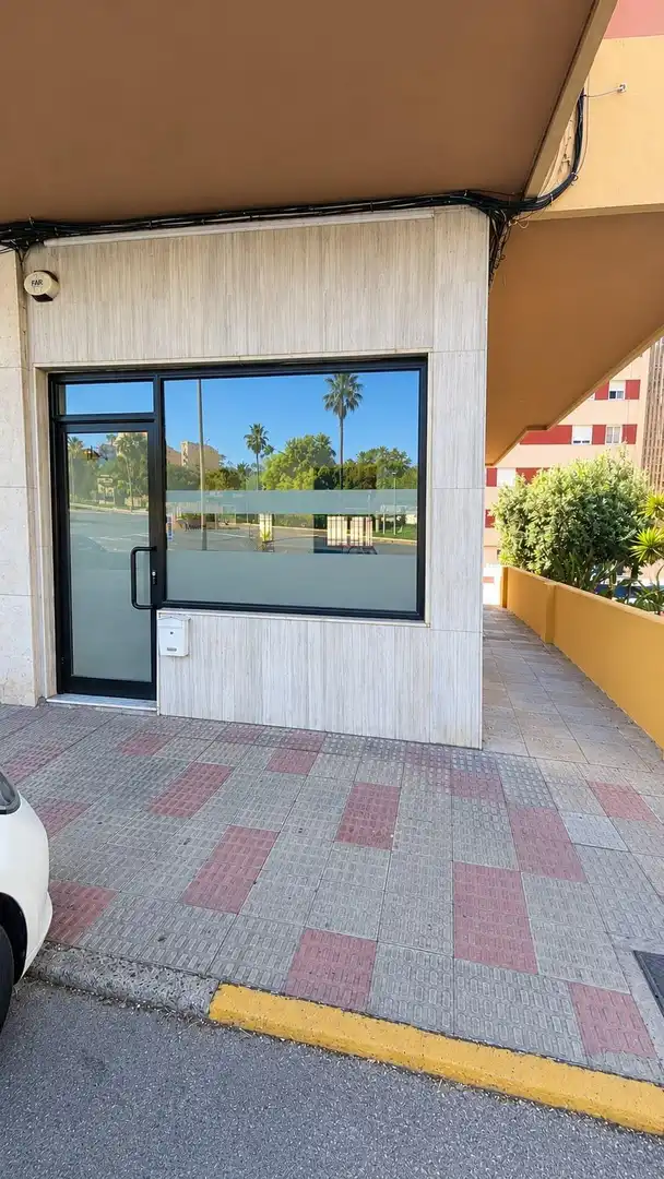 Vista exterior de Oficina de alquiler en San Bernabé