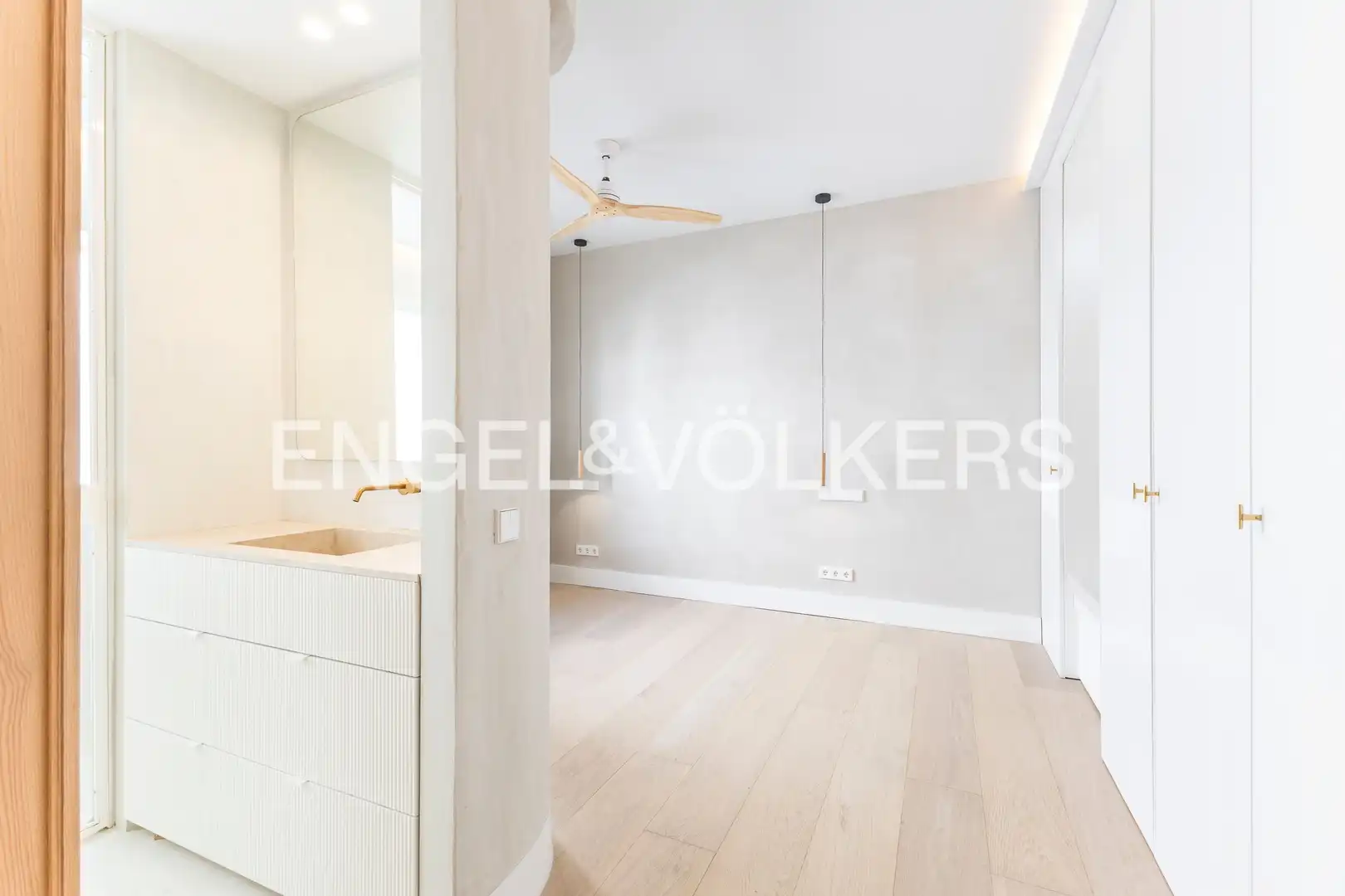 Schlafzimmer von Dachboden zur Miete in Madrid mit Klimaanlage, Heizung und Terrasse