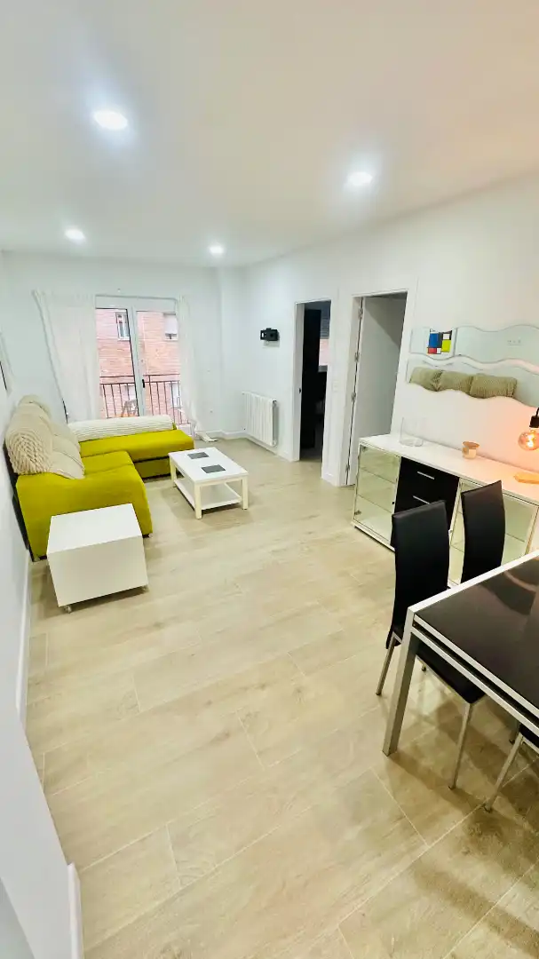 Sala d'estar de Pis de lloguer en Granada amb Calefacció, Terrassa i Moblat
