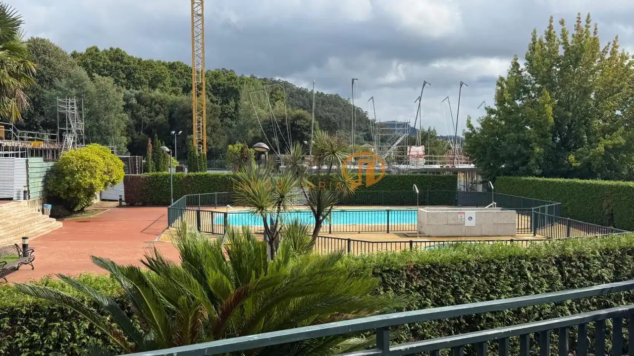 Piscina de Pis en venda en Pontevedra Capital  amb Calefacció, Traster i Piscina