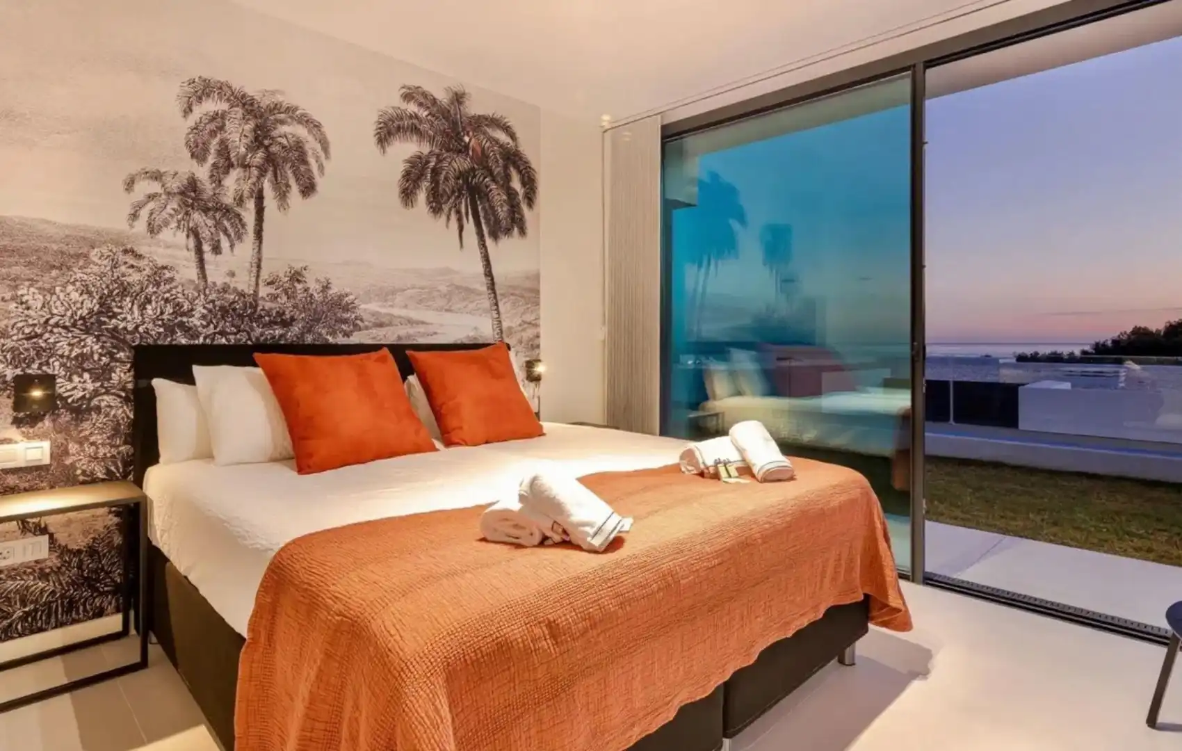 Dormitori de Casa o xalet en venda en Marbella amb Aire condicionat, Jardí privat i Terrassa