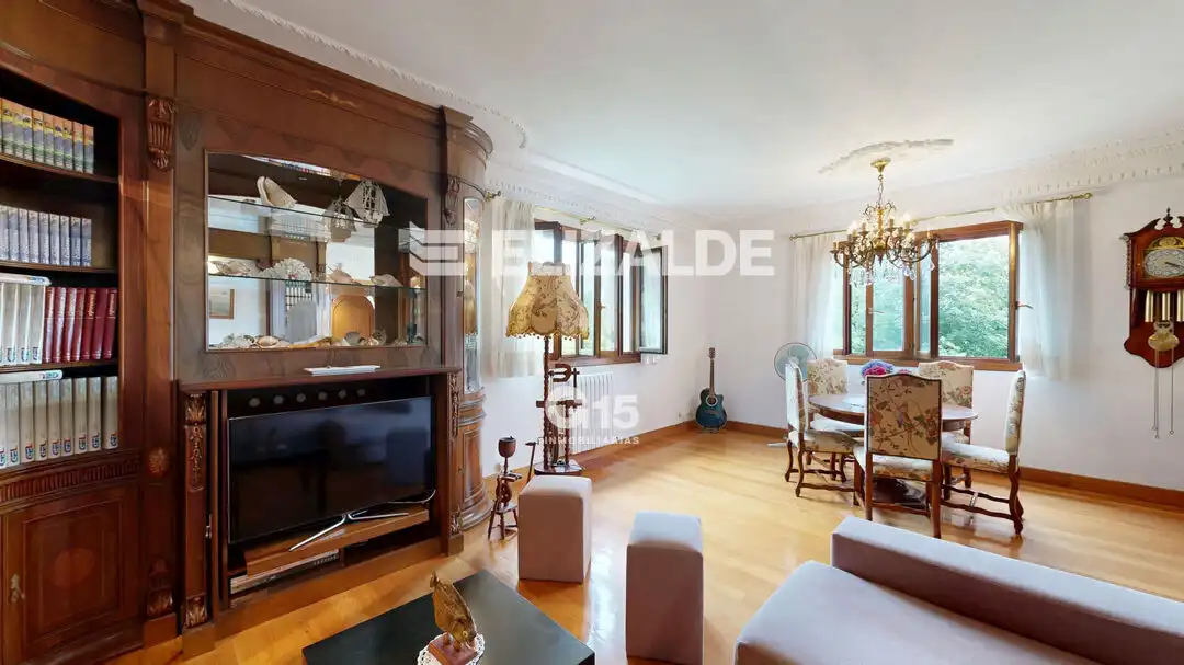 Sala d'estar de Casa o xalet en venda en Hondarribia amb Calefacció, Jardí privat i Terrassa