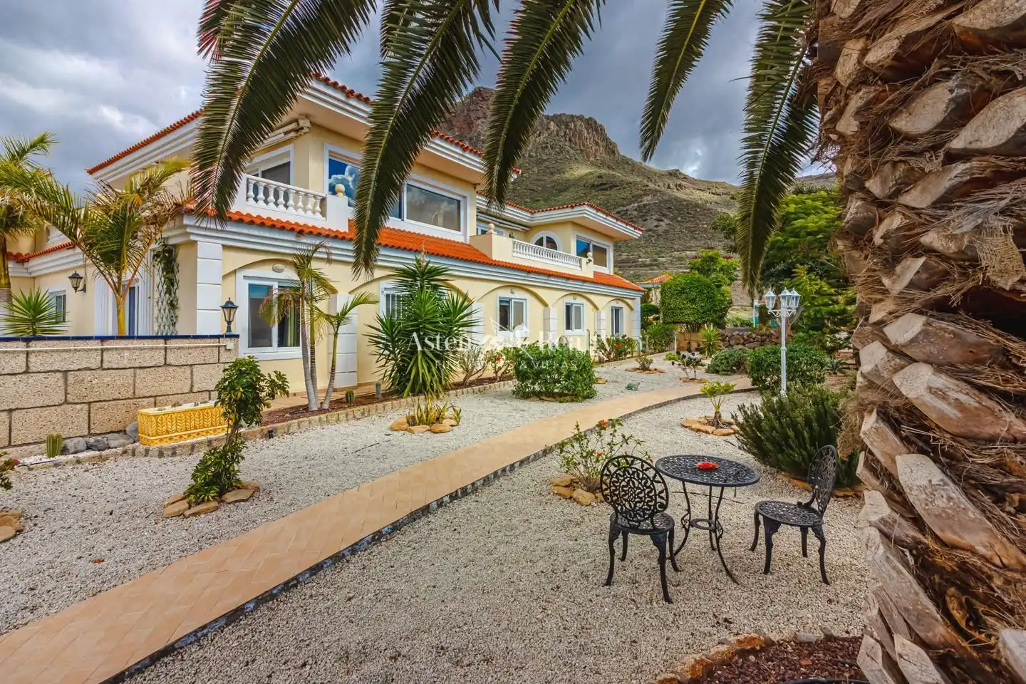 Vista exterior de Casa o xalet en venda en Arona amb Aire condicionat, Terrassa i Piscina