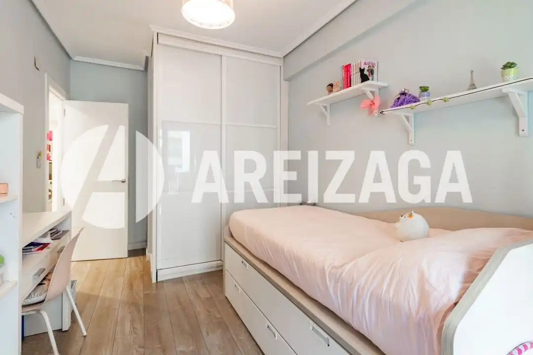 Habitación de Piso en venta en Donostia - San Sebastián  con Calefacción, Terraza y Balcón