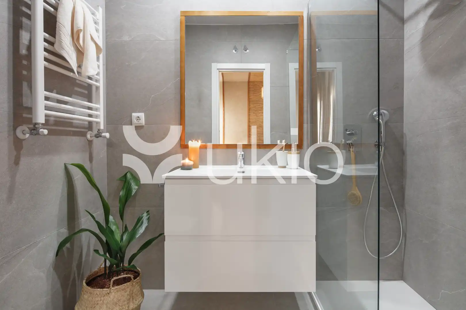 Baño de Apartamento de alquiler en Madrid con Aire acondicionado, Calefacción y Trastero