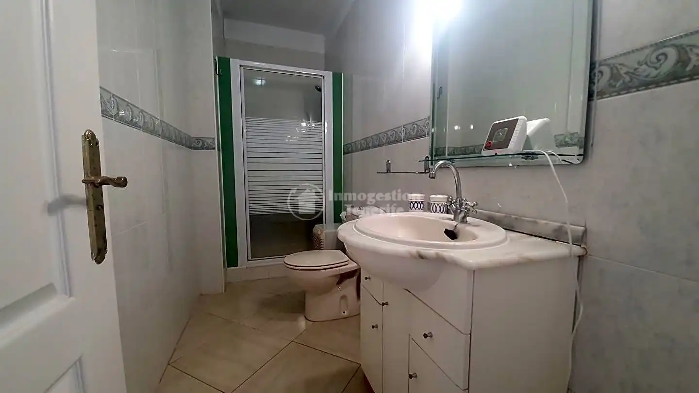 Baño de Apartamento de alquiler en San Miguel de Abona con Jardín privado, Terraza y Amueblado