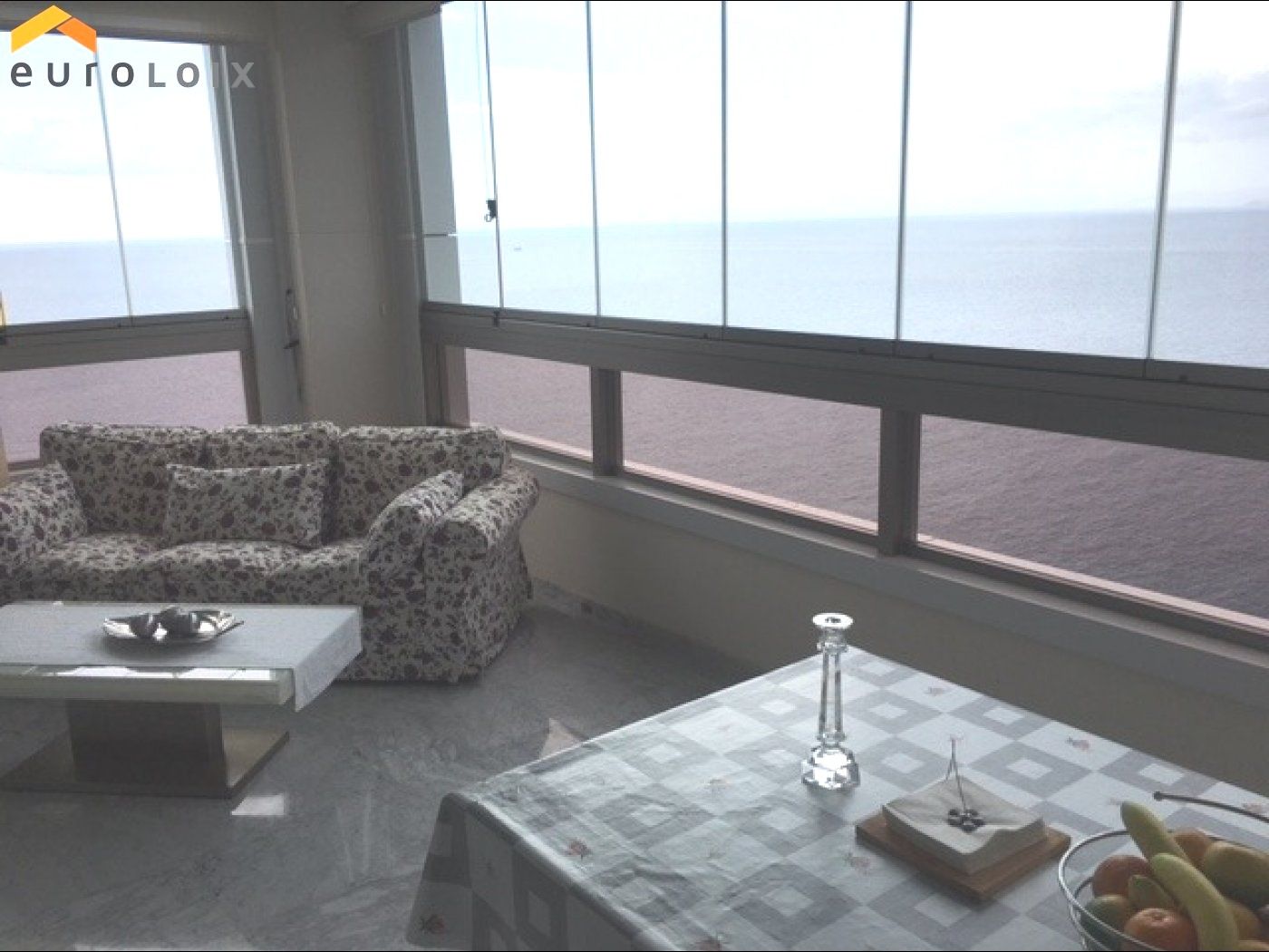 Sala d'estar de Apartament de lloguer en Benidorm amb Calefacció, Terrassa i Piscina comunitària
